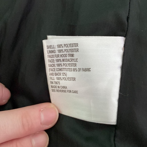 Red Michael Kors Puffer Jacket w/ Detachable Faux Fur-lined Hood and Buckle sz14 - Picture 8 of 8